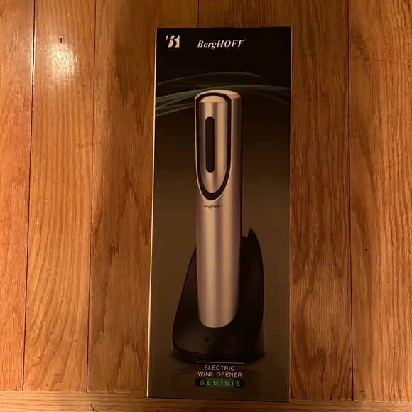 BergHOFF Electric Wine Opener. New in packaging w/charger, stand, instructions. - Picture 6 of 11